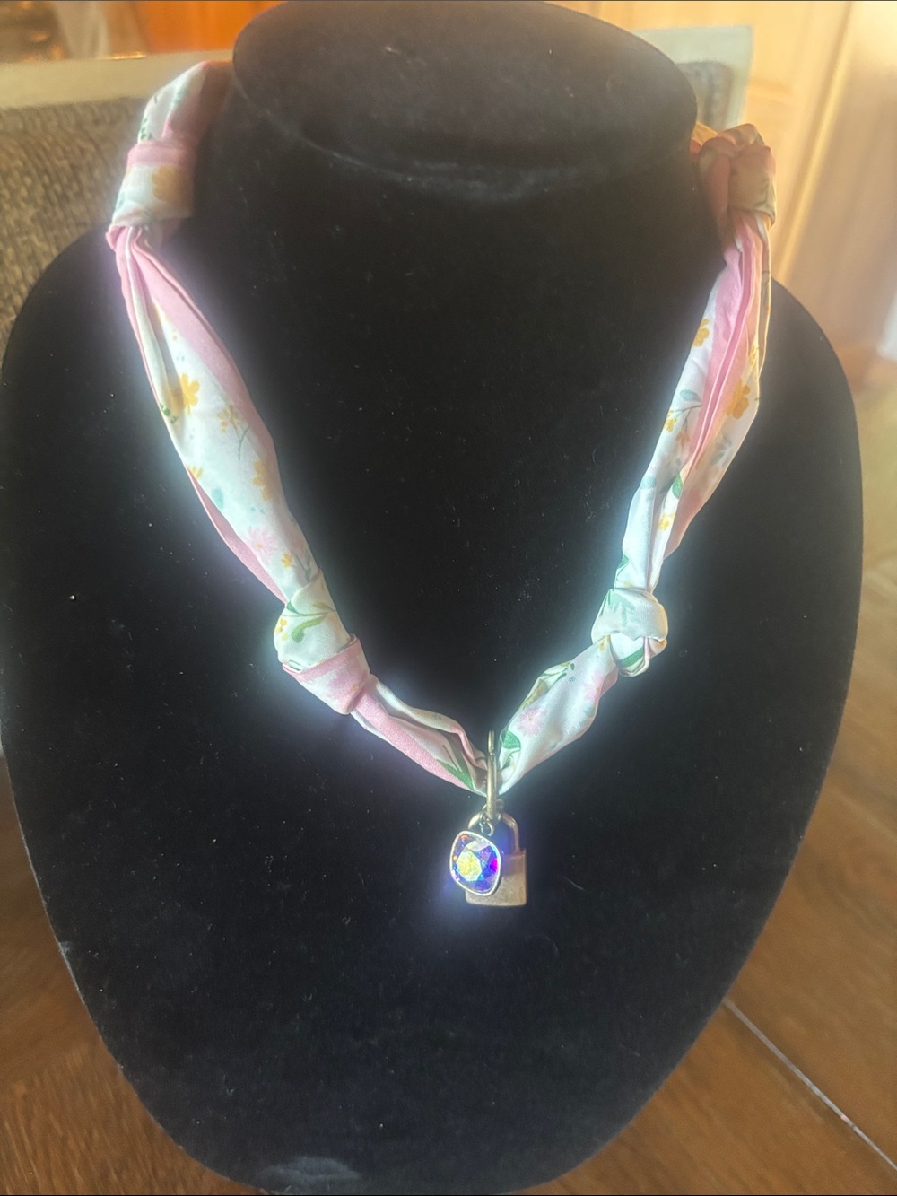 Pastel colored scarf pendant in gold tone.